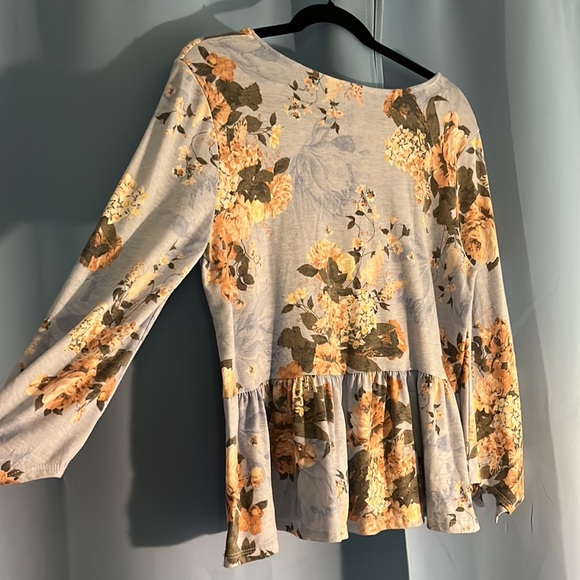 Floral Flowy Top - Picture 4 of 4